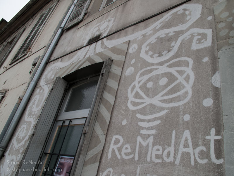 Quand le nettoyage d'un mur devient le début du street art...