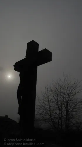 Croix au cimetière de Sainte croix d'Oloron Sainte Marie
