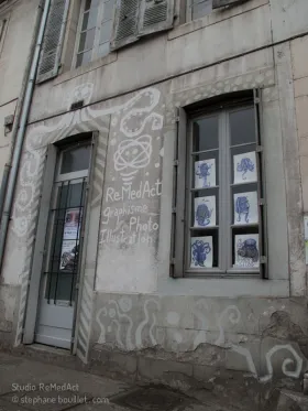 Quand le nettoyage d'un mur devient le début du street art...