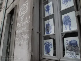 Quand le nettoyage d'un mur devient le début du street art...