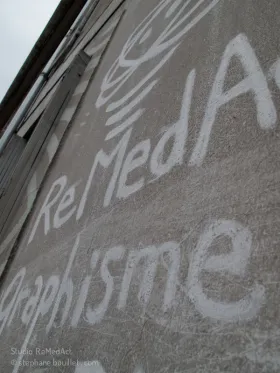 Quand le nettoyage d'un mur devient le début du street art...