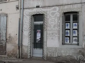 Quand le nettoyage d'un mur devient le début du street art...