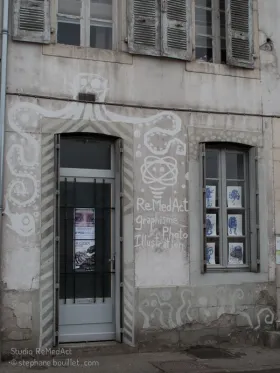 Quand le nettoyage d'un mur devient le début du street art...