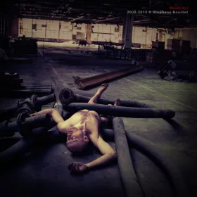 Wast(m)e, autoportrait de nu dans une friche industrielle