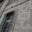 Quand le nettoyage d'un mur devient le début du street art...