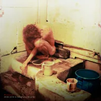 Wast(m)e: Autoportrait de nu dans un hotel indien